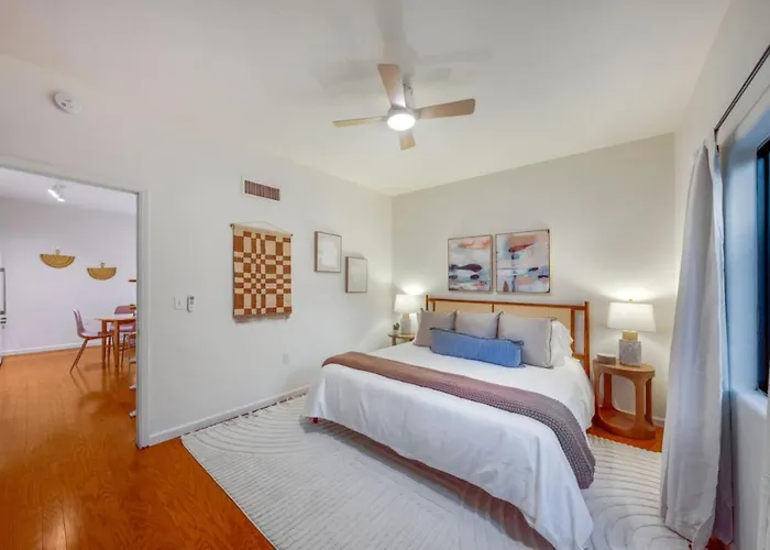 And Cozy, 1 Bedroom 1 Ba, Near Alvernon Park Holiday home *